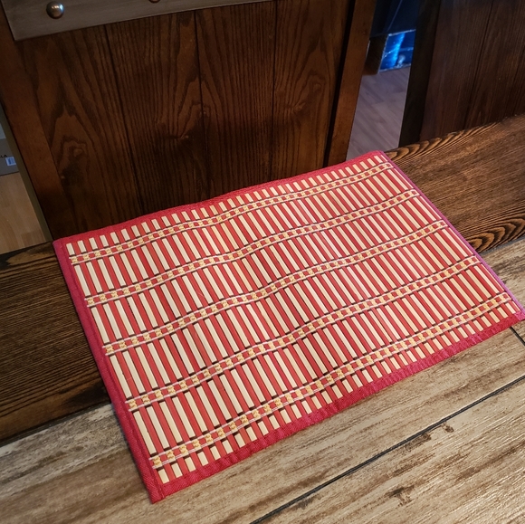 DECORATIVE PLACEMAT SET - Picture 4 of 4